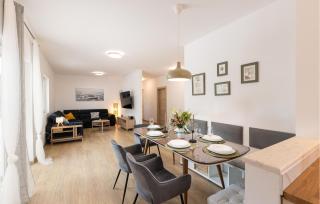 Stunning Home In Zadvarje - 8