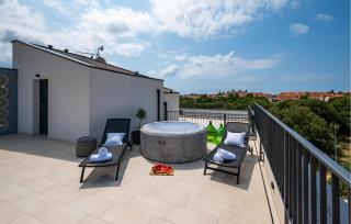 Beautiful Apartment In Vodnjan - 1