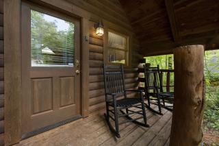 Private Studio Log Cabin! Mountain View, Hot Tub, Fireplace, Honeymoon! - 5
