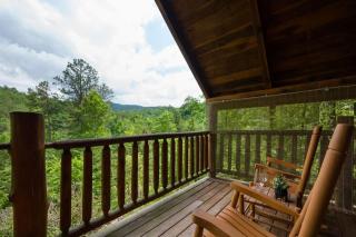 Private Studio Log Cabin! Mountain View, Hot Tub, Fireplace, Honeymoon! - Sevierville - 4