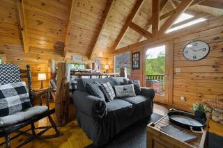 Private Studio Log Cabin! Mountain View, Hot Tub, Fireplace, Honeymoon! - Sevierville - 3