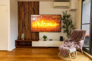 Central Parra Stylish 2Bedroom Apt 5-Min Walk to Station Private Big Car Park - Sydney - 0