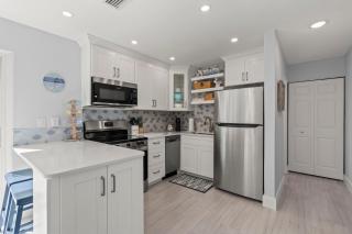 1 Bed Cottage Walk to Beach, Bikes, Kayaks, Beach Gear, Fishing - 8