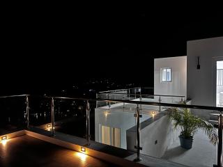 Zafira Luxe - Road Town - 3