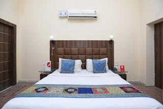Hotel Whitehouse AC Family ROOM - Agra - 3