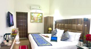 Hotel Whitehouse AC Family ROOM - Agra - 2