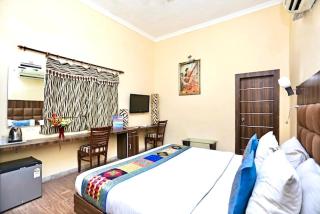 Hotel Whitehouse AC Family ROOM - Agra - 1