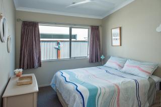 Ocean Blue, sunny beach home close to surf & shops - Waihi Beach - 6