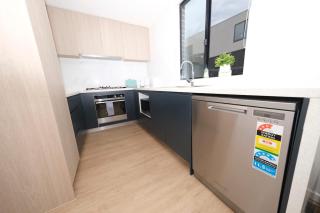 Modern 4 Bedroom House in Box Hill - Riverstone - 8