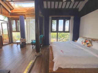 Zhangjiajie Ldyllic Pondside Timber Lodge - 4