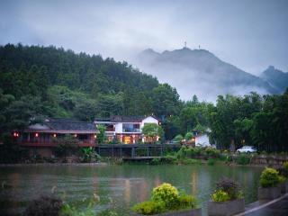 Ldyllic Pondside Timber Lodge - Zhangjiajie - 0