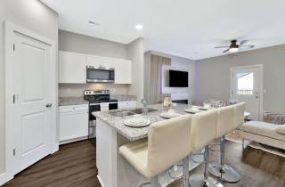 Luxe Haven Properties - - 8