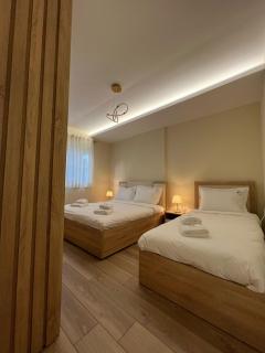 Steps from the Center Apartment - Tirana - 5