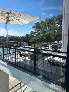 Goldy | Big Group Stay, Game Room, Coworking, Pool - Austin - 9