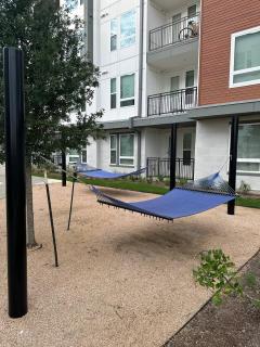 Goldy | Big Group Stay, Game Room, Coworking, Pool - Austin - 7