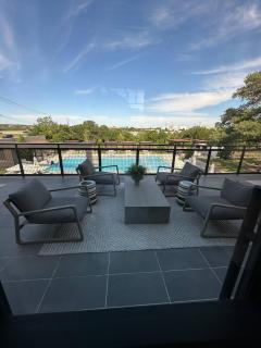 Goldy | Big Group Stay, Game Room, Coworking, Pool - Austin - 6