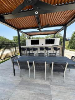 Goldy | Big Group Stay, Game Room, Coworking, Pool - Austin - 3