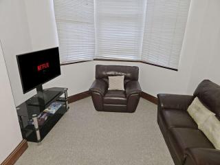 Self-Contained 1BR Flat with Free Parking & WiFi - Bristol - 0
