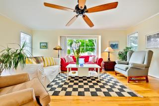 Sunny Gardens A Classic La Jolla Beach Home Close to Wind n Sea Beach - San Diego - 1