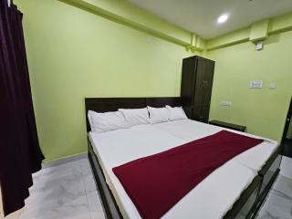 SR Hotel - Renigunta - 8