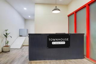 Super Townhouse MG Road Pune - Poona - 8
