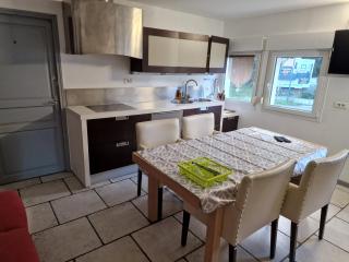 Maison d'hôte pour Etudiants, Prestataires, Stagiaires - Sainte-Suzanne - 2