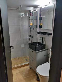Renovated appartment, near Metro - Atene - 7