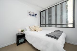 Snug CBD 2BR with Parking Your Winter Hideaway - 2