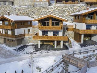 Chalet in Neukirchen near Ski Lift - 0
