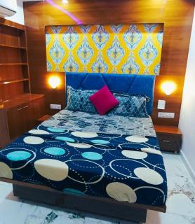 Hotel Sanskar villa In Ahmedabad Fully Air conditioner Room - Ahmedabad - 5