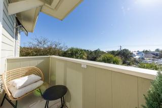 30A Luxury Suite with King Bed, Parking, Pool & Balcony - 2