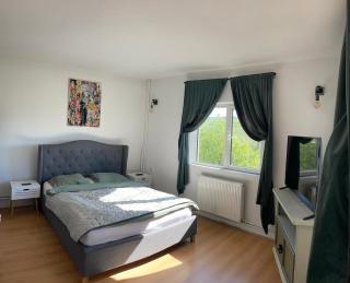 Hillside Villa - - 4