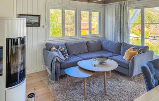 4 Bedroom Cozy Home In Gjeving - Gjeving - 8