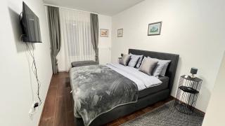 Jasmin - - 7