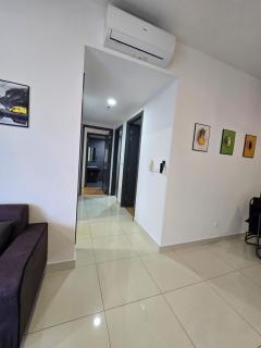 Homestay With Balcony & Free Car Park at Mont Kiara - Kuala Lumpur - 3