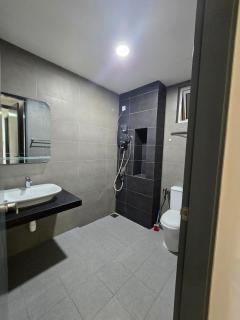 Homestay With Balcony & Free Car Park at Mont Kiara - Kuala Lumpur - 1