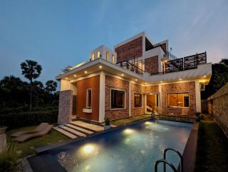 Villa with Private Pool, 12 mins walk to Beach - 0