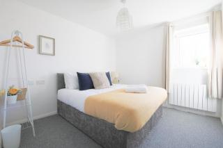 StayRight 2 Bed Flat with Serene Water View & Free Parking - Cardiff - 8
