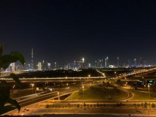 Dubai Skyline & Creek View - Homeyvillas - 5