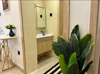 newly furnished two bedroom apartment with swimming pool, fully equipped gym, private parking space, children playground and unbeatable scenic city views in lavington - Nairobi - 9