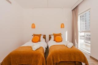 Two Bedroom Apartment in Yas Island with Complimentary Yas Theme Park Tickets - Abu Dhabi - 1
