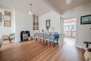 Large house in Weymouth with outdoor space minutes from beach sleeps 8 plus pets ideal for families - Melcombe Regis - 5
