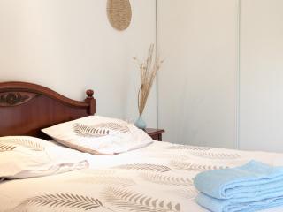 GRAND T2 lumineux avec JARDIN PRIVE - Trets - 3