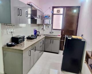 Elegance Beyond Ordinary Stays - Zirakpur - 9