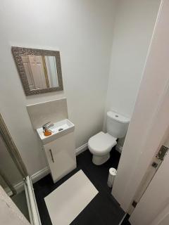 Minimalist 2 Bedroom Apartment - Ilkeston - 7