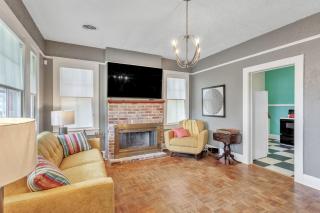 Retro Revival with Modern Luxury home - Gonzales - 0