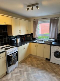 Quiet, Sleeps 12, 2 bathrooms, Lots of parking, KIA 2 - Nottingham - 0