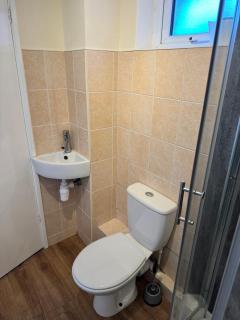 Quiet, Sleeps 12, 2 bathrooms, Lots of parking, KIA 2 - Nottingham - 5