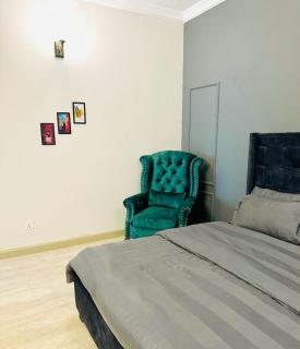 Villa Luxury 3 Bed Home Private Portion Central Comfort Driveway - Islamabad - 9