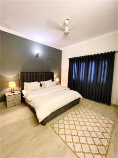 Villa Luxury 3 Bed Home Private Portion Central Comfort Driveway - Islamabad - 5